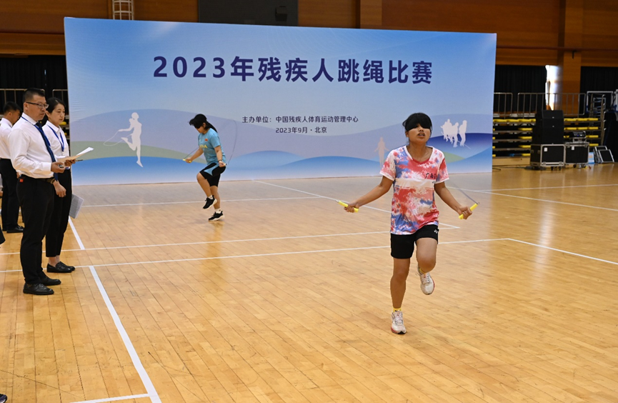 图为2023年残疾人跳绳比赛现场